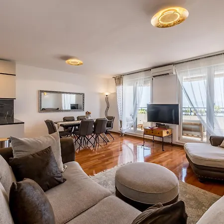 Beachaholic M&g, Luxury Seaside On Znjan Apartamento Split