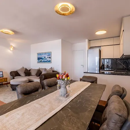 Beachaholic M&g, Luxury Seaside On Znjan Apartamento