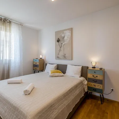 Beachaholic M&g, Luxury Seaside On Znjan Apartamento *